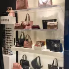 Immagine 4 azienda GUESS FOOTWEAR Shopping e acquisti in Como