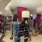 Immagine 2 azienda HAIR PROFESSIONAL FORNITURE PER PARRUCCHIERI E CENTRI ESTETICI Shopping e acquisti in Taranto