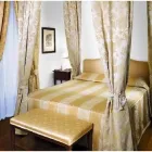 Immagine 3 azienda TAPPEZZERIA ANTOLINI TESSUTI, IMBOTTITI, TENDAGGI E CONFEZIONI Tappezziere in Bologna