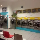 Immagine 1 azienda WATERLAND SARONNO LAVANDERIA SELF SERVICE A GETTONI VIA ROMA 60 Servizi professionali in Saronno VA