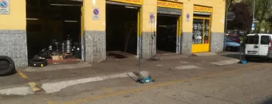 Immagine 4 azienda DI CAROLO ALESSANDRO - PNEUMATICI REVISIONI AUTORIPARAZIONI Veicoli in Torino