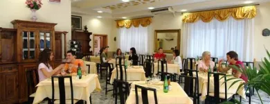 Immagine 8 azienda HOTEL COMMERCIO Viaggi e turismo in Salò BS