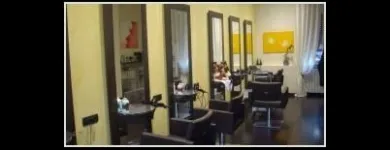 Immagine 3 azienda PARRUCCHIERI DUE PUNTI Servizi di bellezza in Prato