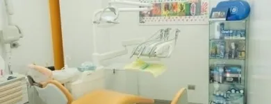Immagine 3 azienda STUDIO DENTISTICO ASSOCIATO DR. CALANDRA C. - DR. PIZZIGOLOTTO A. Salute in Dosson TV