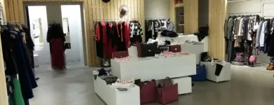 Immagine 8 azienda V77 ABBIGLIAMENTO Shopping e acquisti in San Giovanni La Punta CT
