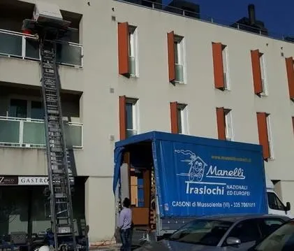 Immagine 3 azienda MANELLI TRASLOCHI