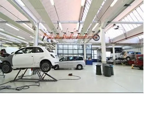 Immagine 2 azienda AUTOCARROZZERIA NUOVO JOLLY S.A.S.