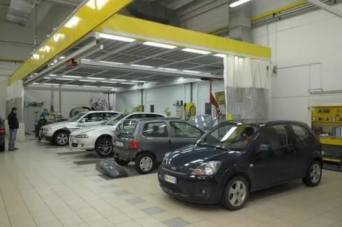 Immagine 1 azienda CARROZZERIA CL