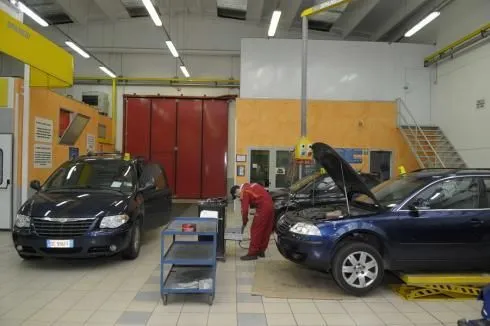 Immagine 4 azienda CARROZZERIA CL