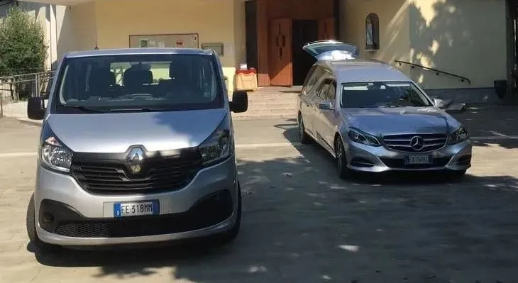 Immagine 1 azienda ONORANZE FUNEBRI DE LAZZARI