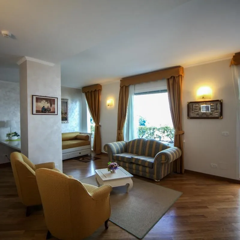 Immagine 2 azienda HOTEL BAIA D'ARGENTO